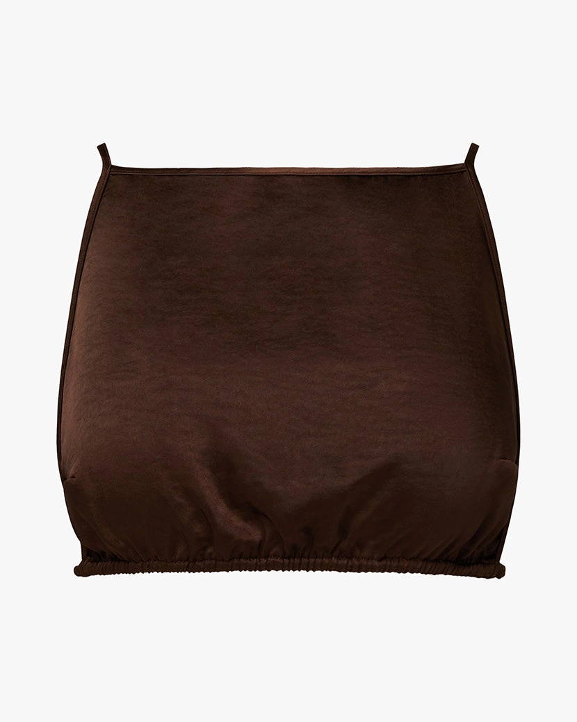 Blokjeslook: De Achterkant Vangt Blikken! Vierkant Tops Zonder Rug voor Een Zwoele Zomer!